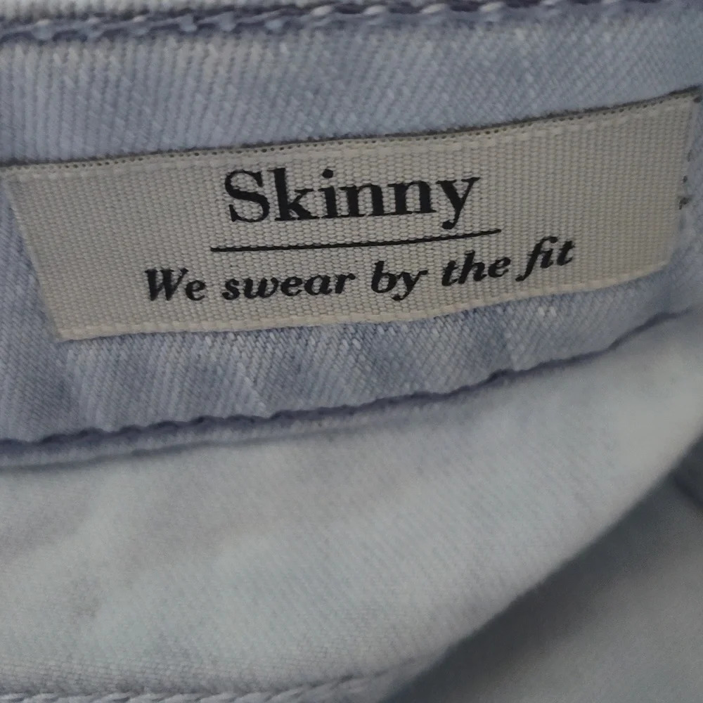 Torrid Light Wash Skinny Denim Jeans Size 26 - Picture 4 of 5